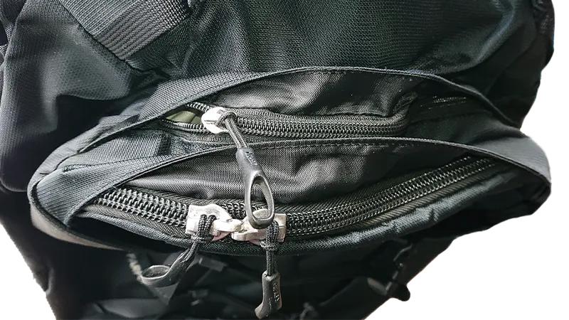 ファーポイント40のジッパー