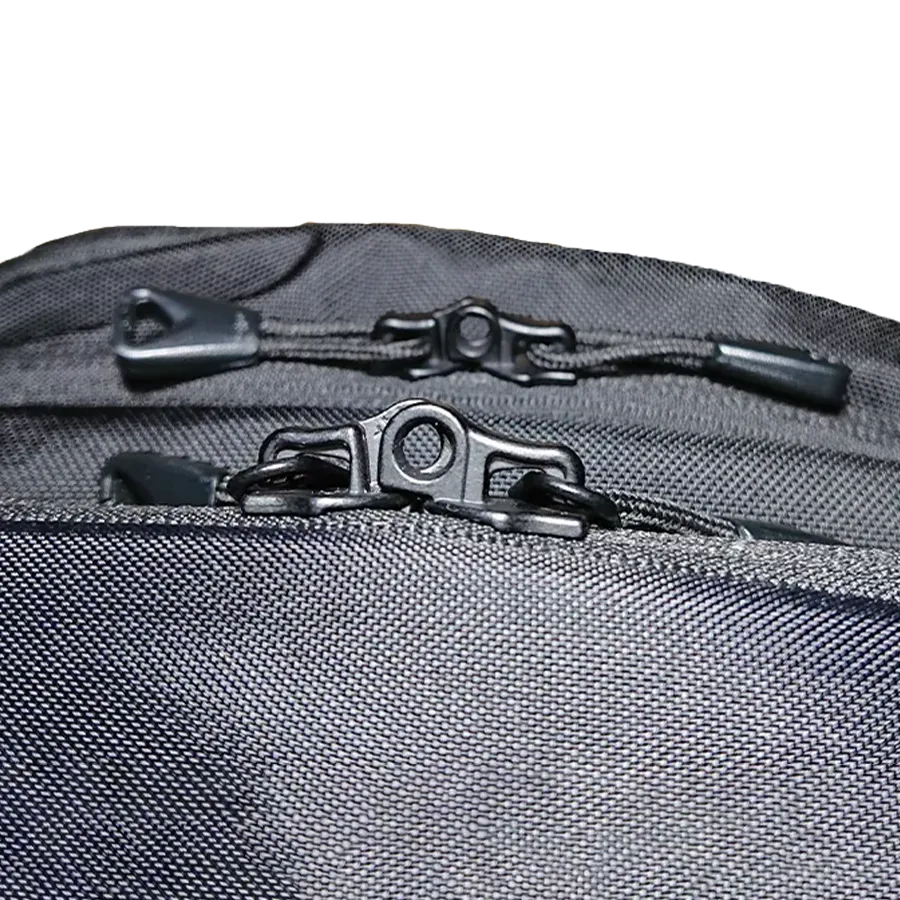 Karrimor tribute 40 のロッカブルジッパー