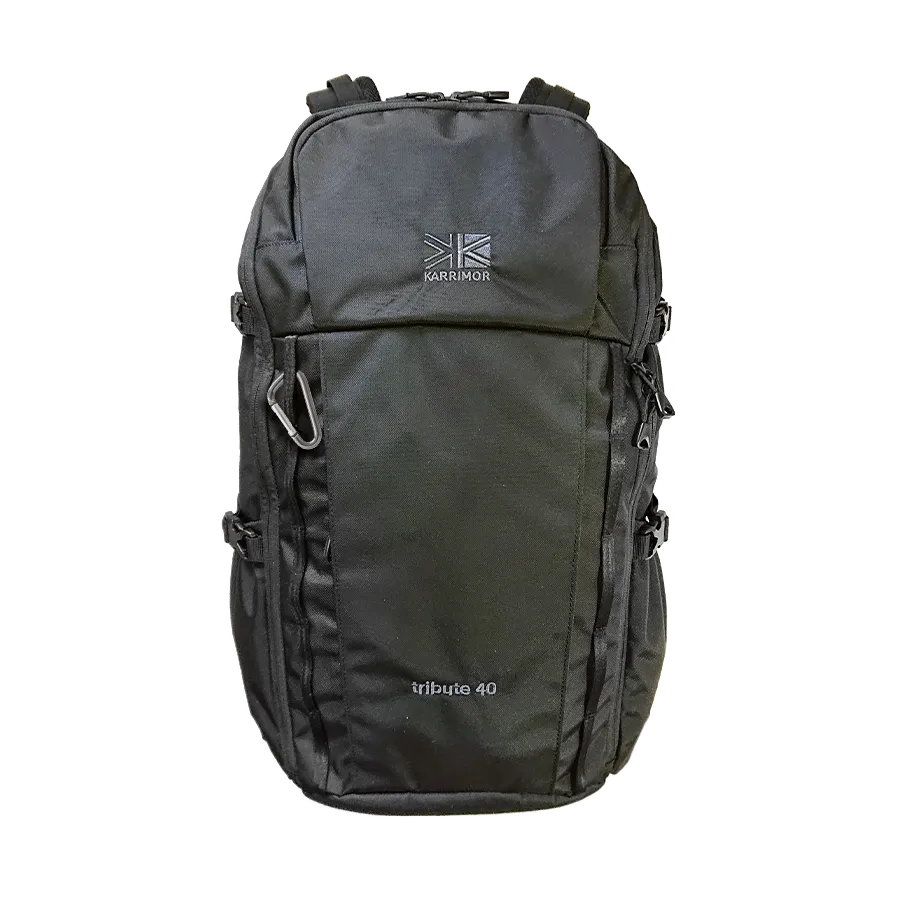 tribute40 2025年版 前面のデイジーチェーンにカラビナが付いている