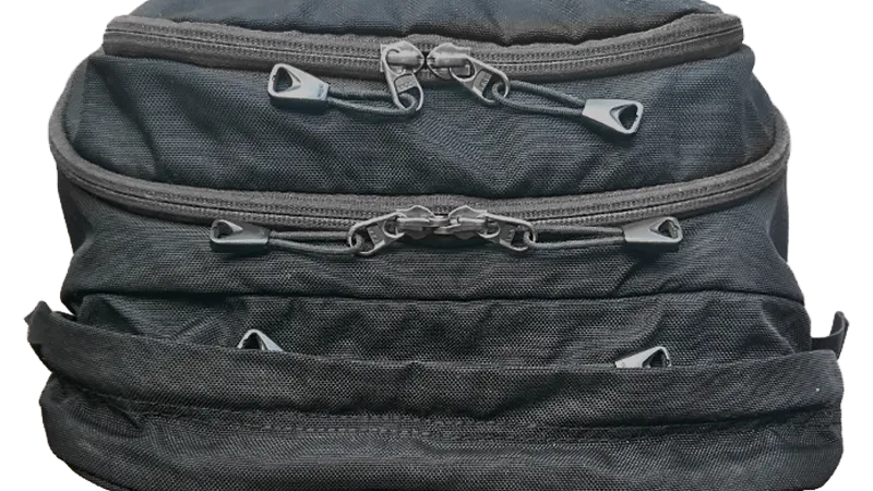 tribute40のバックパネルコンパートメントのフラップ