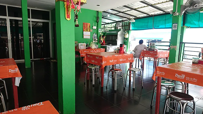 Tee super krapao Basil South Pattayaの店内の雰囲気
