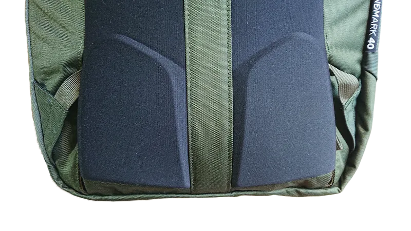 Thule Landmark 40のウエストベルト収納後