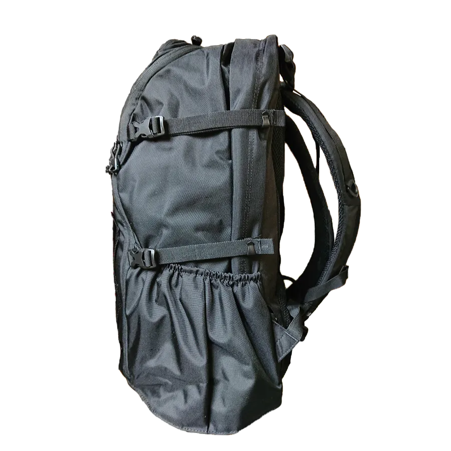 Karrimor tribute 40 2025年版のコンプレッションストラップ