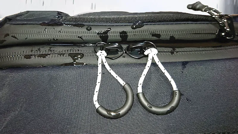 Matador GlobeRider35の止水ファスナーが水の侵入をガード