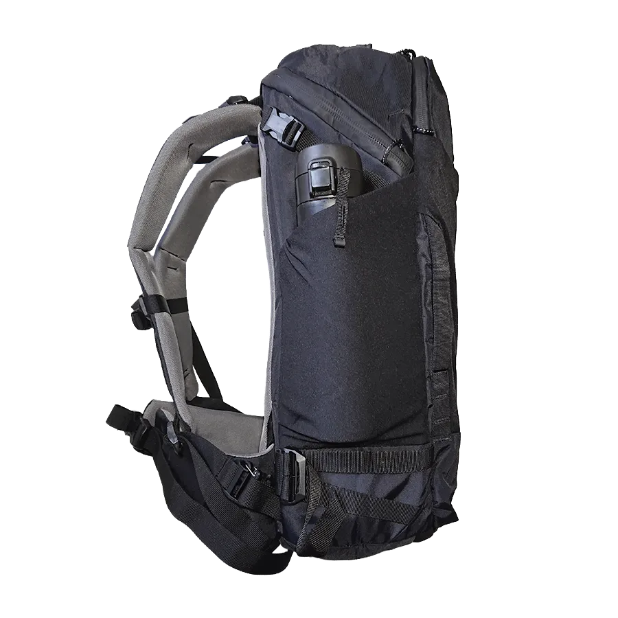 Matador GlobeRider35のサイドポケットに水筒が入っている