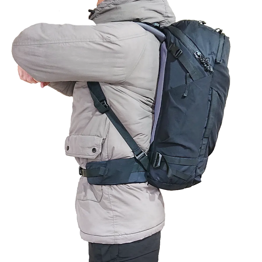 Matador GlobeRider35の横から見たウエストベルト使用時