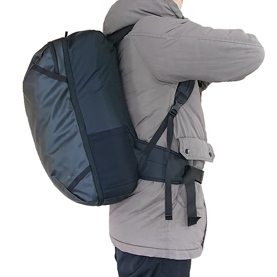 Cotopaxi Allpa35背負った画像横から見た