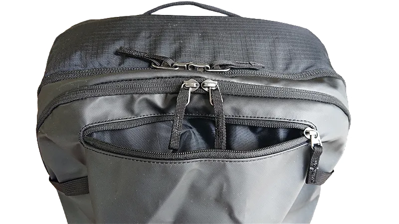 Cotopaxi Allpa35のフロントポケット