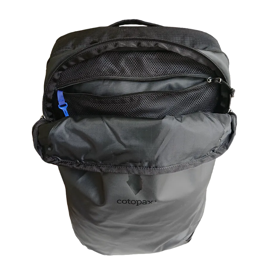 Cotopaxi Allpa35のトップポケット