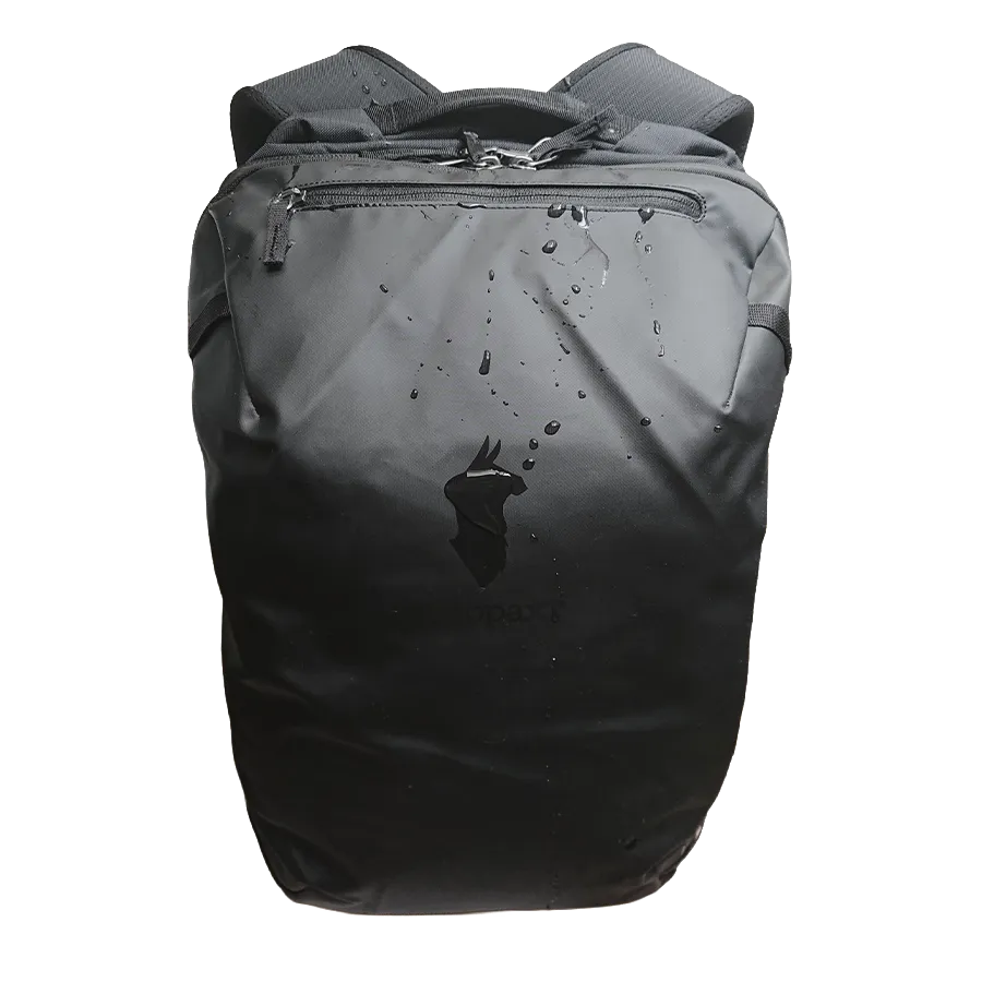 Cotopaxi Allpa35に水滴がついている
