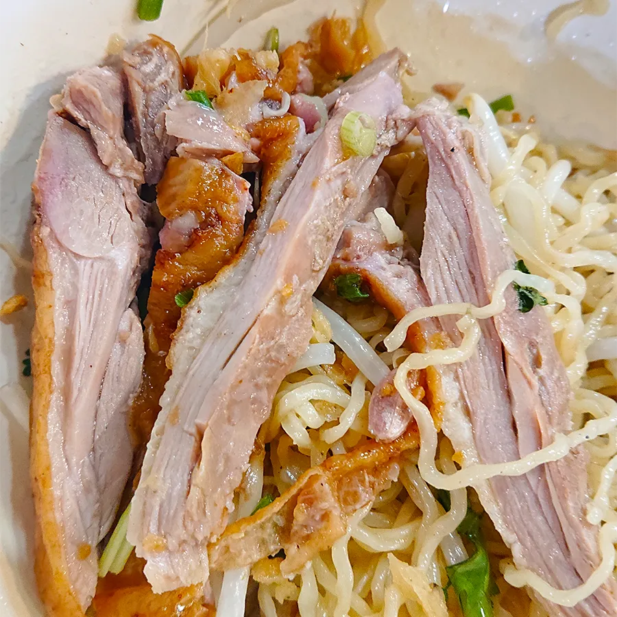 leng keeの汁なし麺のアヒル肉